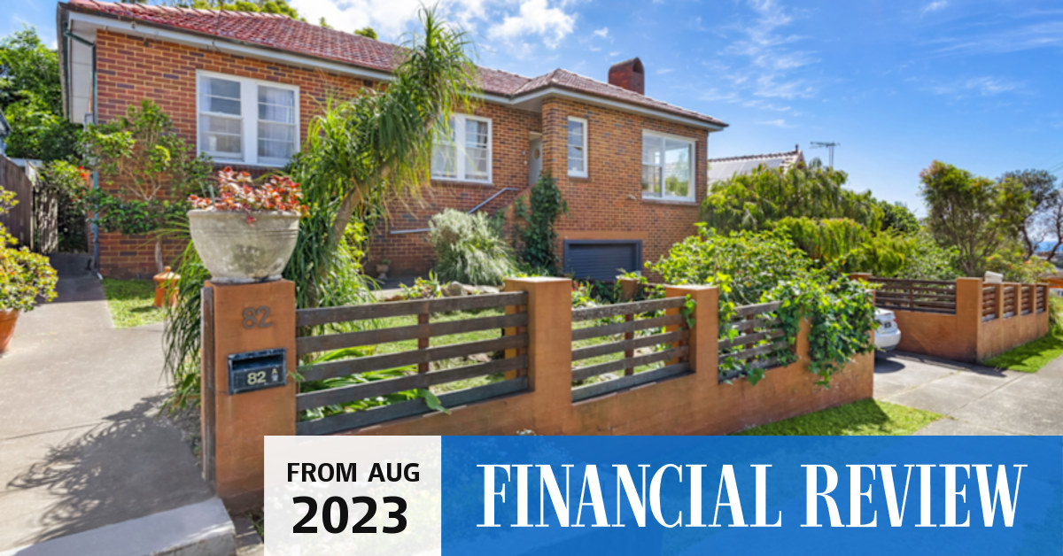 Sydney house prices Maroubra house sells 517,000 over reserve at 5,017,000